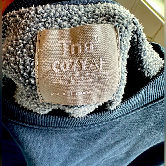 TNA Cozy AF Fleece Crewneck sweater - Picture 3 of 3